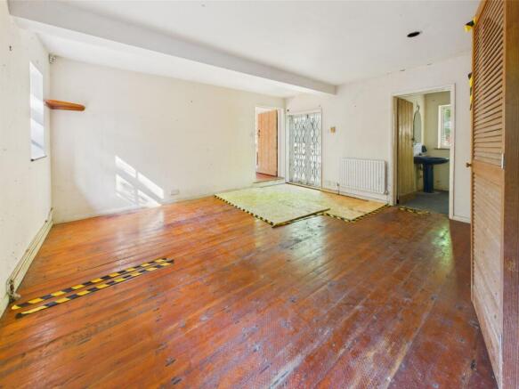 dining room/bedroom