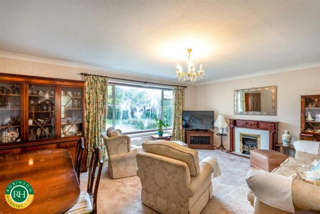 lounge / dining room