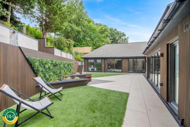 patio / gardens