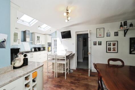 Ashgrove Court, Oakwood, DERBY