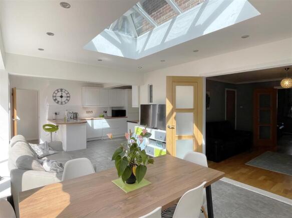 Breakfast Room - Kitch 1.JPG