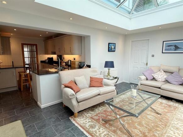 Garden Room - Kitch 1.JPG