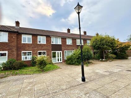 St. Thomas's Court, Old Portsmouth