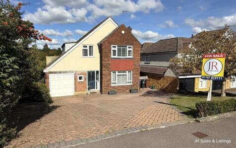 Warwick Avenue, Cuffley