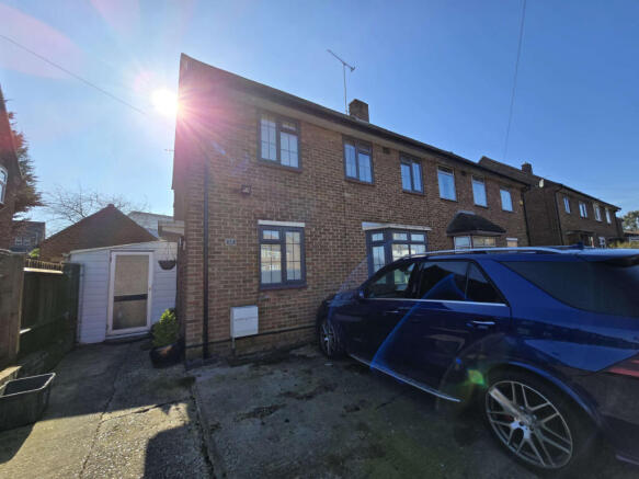 3 Bed Semi-Detached Family House including Fabulo