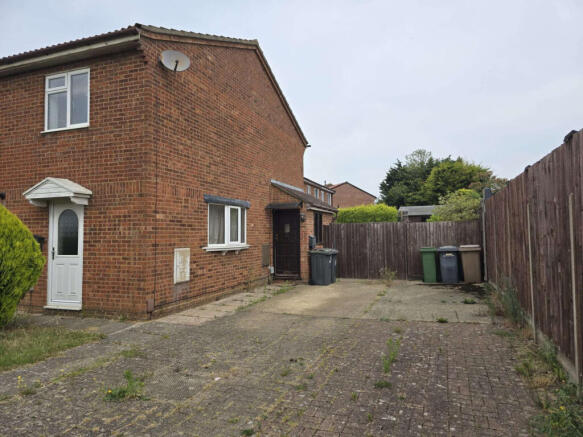 1 bedroom cluster house for rent