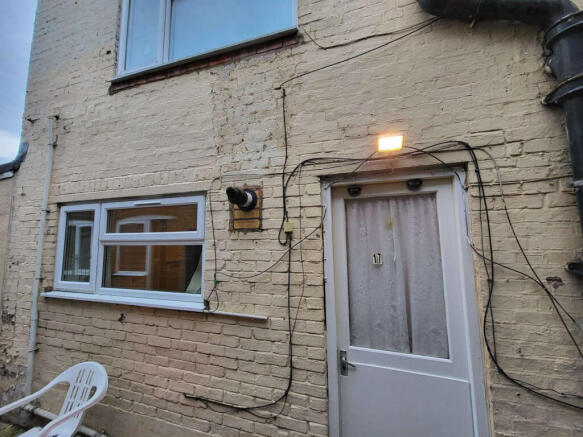 1 Bedroom Flat for Rent - Gas and water included