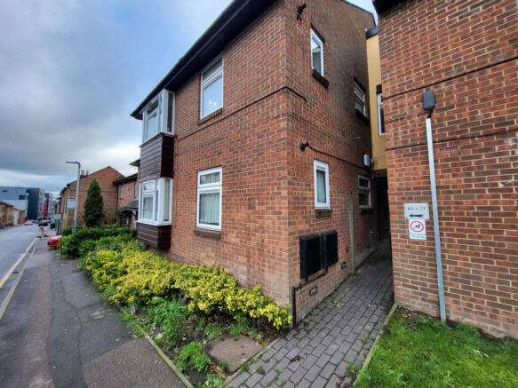 Fully Refurbished 2 bedroom Apartment for rent in