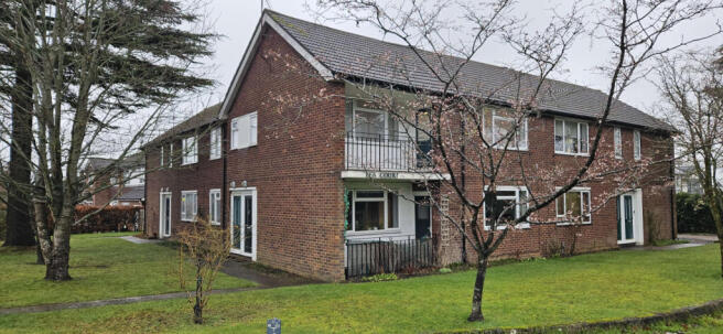 2 Bed Maisonette on Ox Lane. Available Now.