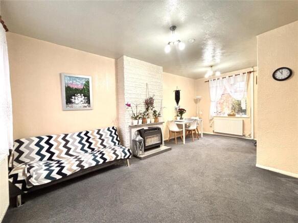 Lounge / Dining Area