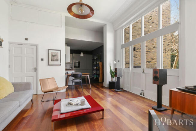 Magnificent 2 Bedroom Ground Floor Converted Flat