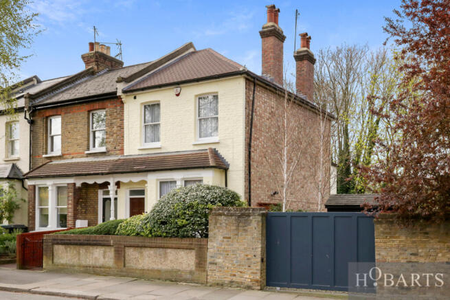 Three-Double Bedroom End Terraced family Home  Be