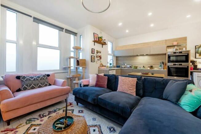 2 BEDROOM, 1 RECEPTION ROOM, FIRST-FLOOR CONVERTE