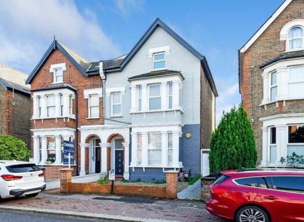 1 bedroom Top Floor (second) Converted