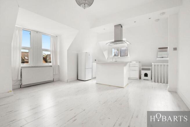 ONE-DOUBLE BEDROOM TOP FLOOR APARTMENT CONVERTED