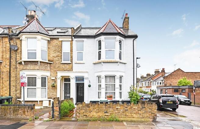 2 bedroom apartment for sale in Myddleton Road, Bowes Park, N22