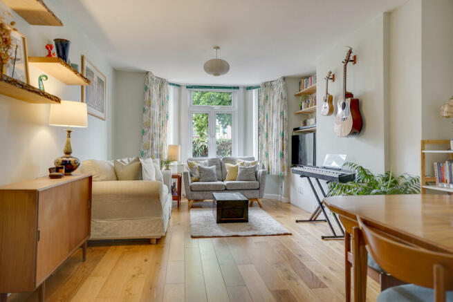 2 bedroom GF Flat for sale with shared garden