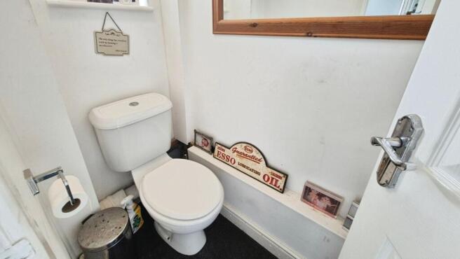 GUEST CLOAKROOM