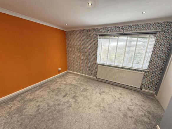 Bedroom 1.jpg