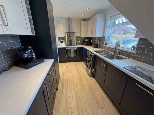 Kitchen a2.jpg