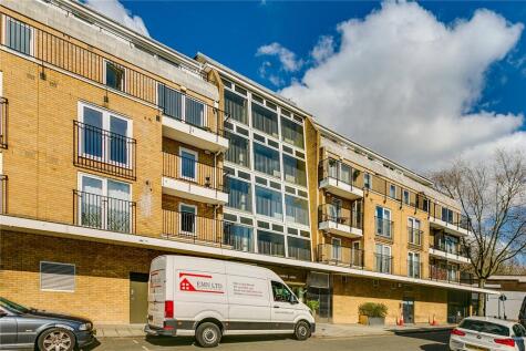 Chatsworth Lodge,
Bourne Place, W4