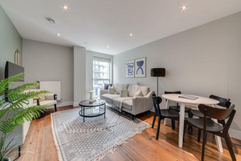 Lincoln Plaza - 1 bedroom flat for sale