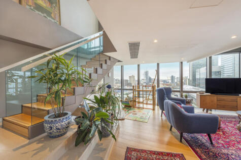 West India Quay,
26 Hertsmere Road, E14