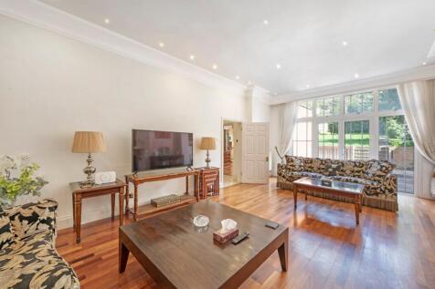 Finchley Road, 
Hampstead, NW3