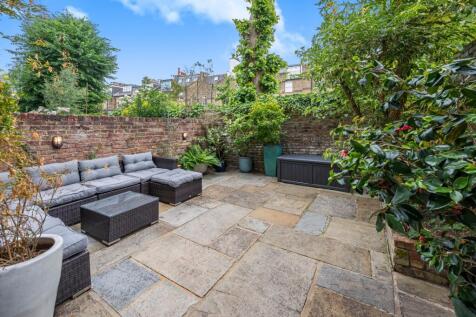 Gardnor Road, 
Hampstead Village, NW3