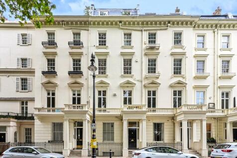 St Georges Square, 
Pimlico, SW1V