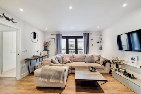 Pipit Drive, 
Putney Vale, SW15