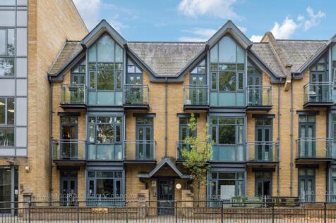 Putney Bridge Road, 
East Putney, SW18