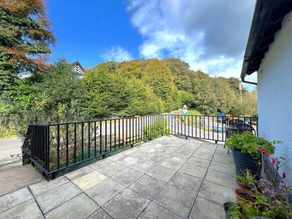 top floor flat pa...