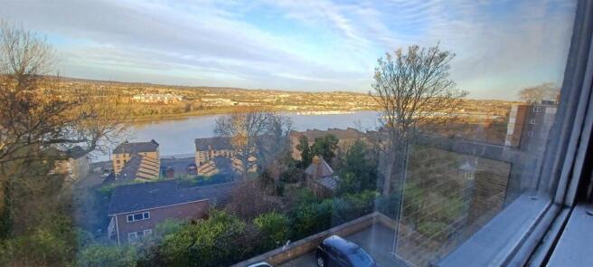 River Views to Rear!