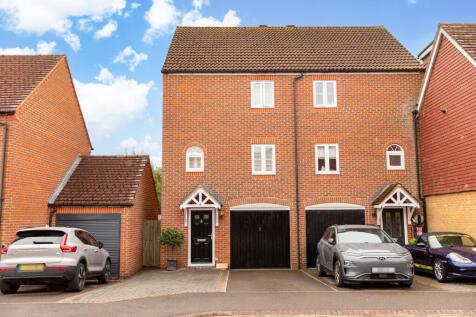 Lucas Close, Maidenbower, RH10