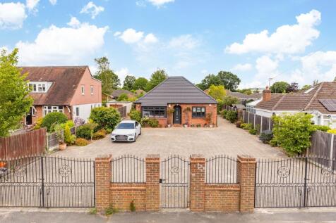 Hollybush Road, Crawley, RH10