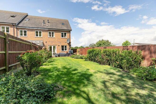 4 bedroom end of terrace house for sale in Blackdown Close, Southgate ...