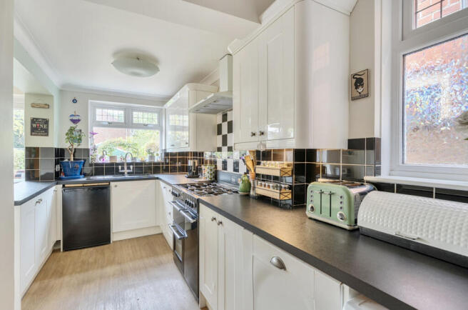 1370385-35-68fa3a...