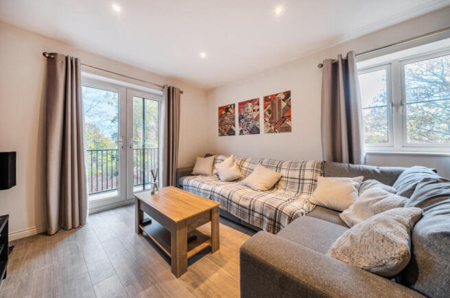 1376456-7-690b7e5...