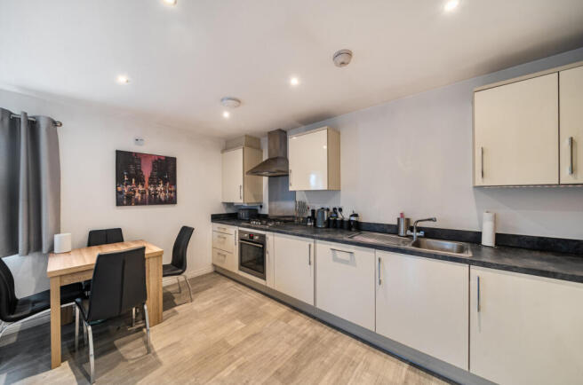 1376456-12-690b7e...