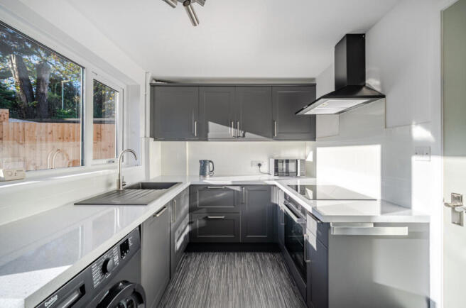 1380172-34-691af3...