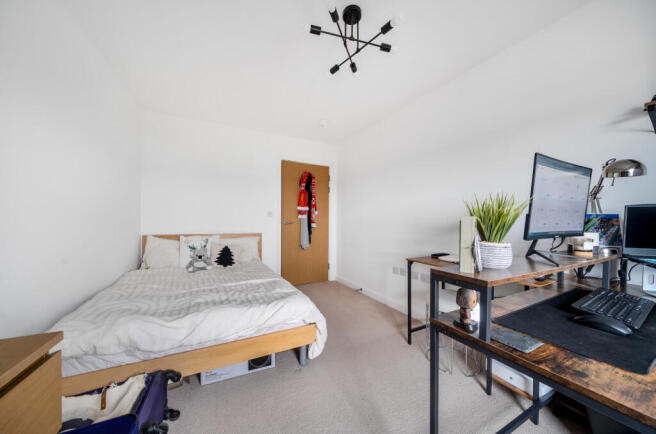 1384610-4-69285a1...