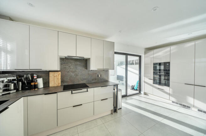 1398016-21-696a3b...