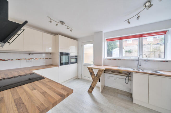 1395209-22-695f98...