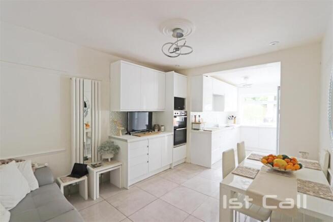 Kitchen/ Living Room