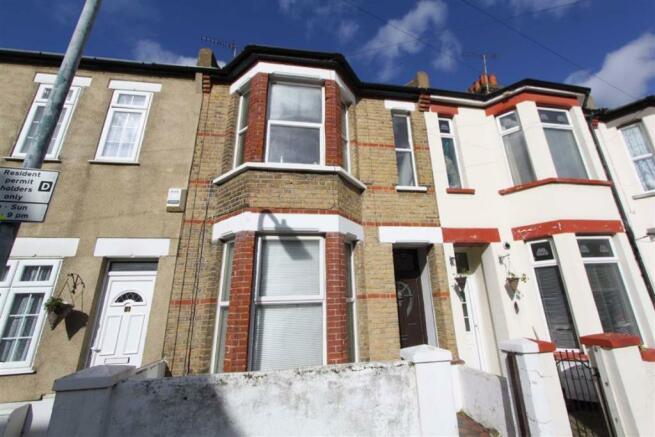 1 bedroom flat to rent in Burnaby Road, Southend On Sea