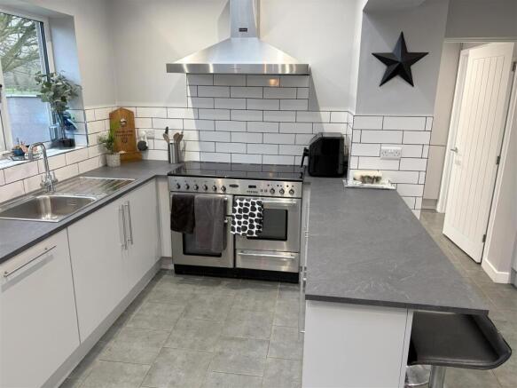 Kitchen1 .jpg