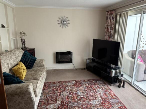 Lounge 2.jpg
