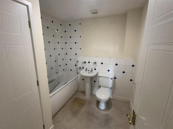 Bathroom..jpg