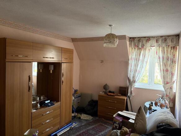 Bedroom 1.jpg